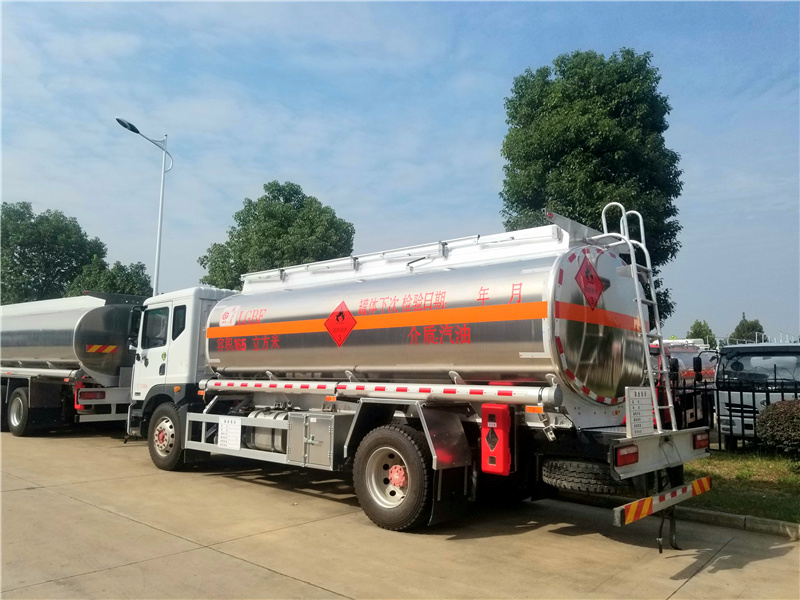 東風(fēng)多利卡D9鋁合金運油車