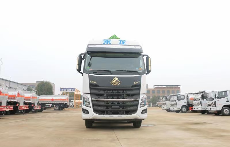 六東風(fēng)柳汽乘龍30.5方鋁合金運(yùn)油車